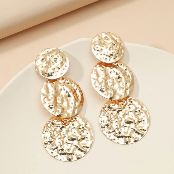 Last! Gold hammered statement drop earrings stud - Picture 4 of 4